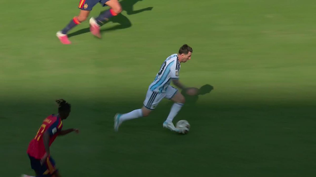 ¡ESTUVO RÁPIDO EL 10! CUCURELLA SE TAPÓ LA BOCA PARA HABLARLE A MESSI Y EL CAPITÁN ARGENTINO RECLAMÓ ROJA PARA EL ESPAÑOL. ¡EL VAR NO INTERVINO! ⚽ #ESPNMundial 📺 Mirá los mejores partidos de la #FIFAWorldCup por ESPN, en el Plan Premium de #DisneyPlus