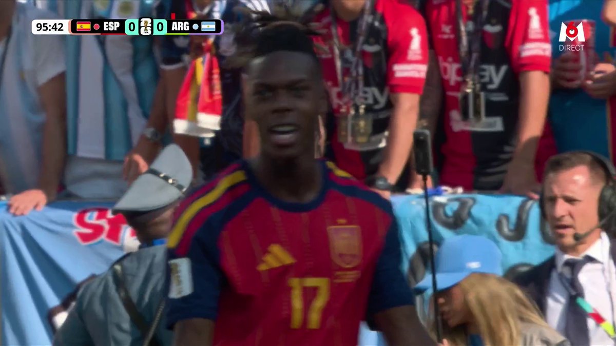 Nico Williams pense offrir la victoire à l'Espagne après un ballon repoussé par Emiliano Martínez, mais l'arbitre refuse le but pour une faute sur l'action. Une décision qui fait déjà débat. 😱 Suivez le match sur M6 et M6+ #CDM2026 #FIFAWorldCup #ESPARG