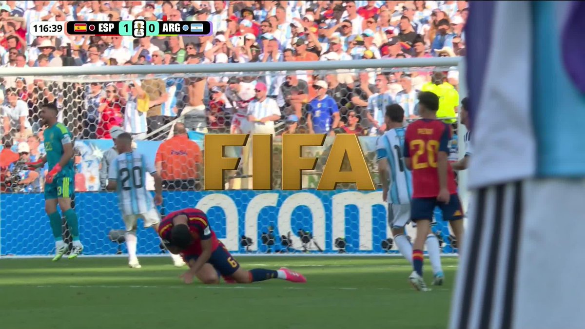 Mikel Merino takes a Lionel Messi strike right off the face 😬 #FIFAWorldCup