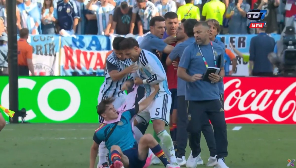 Paredes terminó vuelto loco