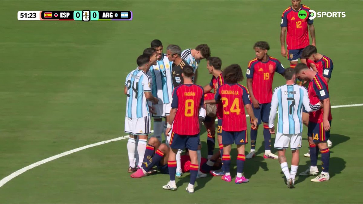 Hablemos de este tipo, por termo y por vende humo le sacaron amarilla y jugó condicionado todo el partido. Jamás pidió la pelota, jugó para atrás siempre. De los peores ingresos que recuerde en una final del mundo. Nunca más.