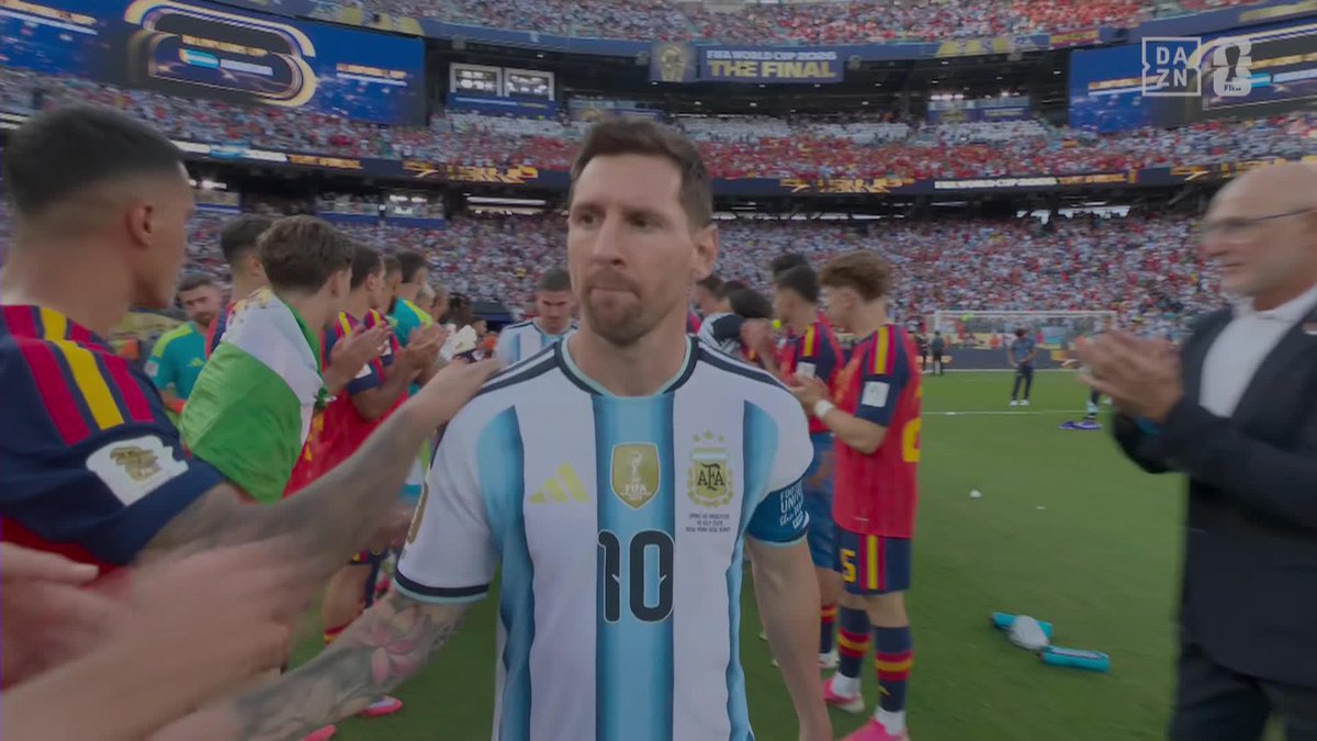 ¡EL PASILLO DE ESPAÑA A LEO MESSI Y A SU ARGENTINA! 🤝 #DAZNMundial