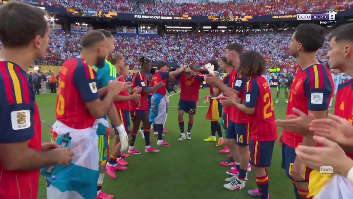 Three individual awards for Spain 🇪🇸 🏆 Pau Cubarsí – Young Player 🧤 Unai Simón – Golden Glove ⭐️ Rodri – Player of the Tournament #FIFAWorldCup | #Spain