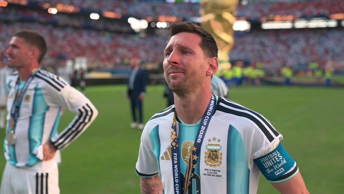 LLORA EL CAPITÁN Y HACE LLORAR A TODO EL PUEBLO ARGENTINO. Leo Messi, hasta las lágrimas tras el final de su último Mundial. ⚽ #ESPNMundial 📺 Mirá los mejores partidos de la #FIFAWorldCup por ESPN, en el Plan Premium de #DisneyPlus