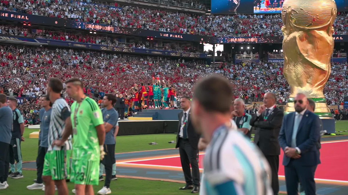 EL CAMPEÓN DEL MUNDO, EN LOS OJOS DE MESSI Así observó el capitán argentino el momento en que España levantó el título en New Jersey. #MundialEnDSPORTS #FIFAWorldCup