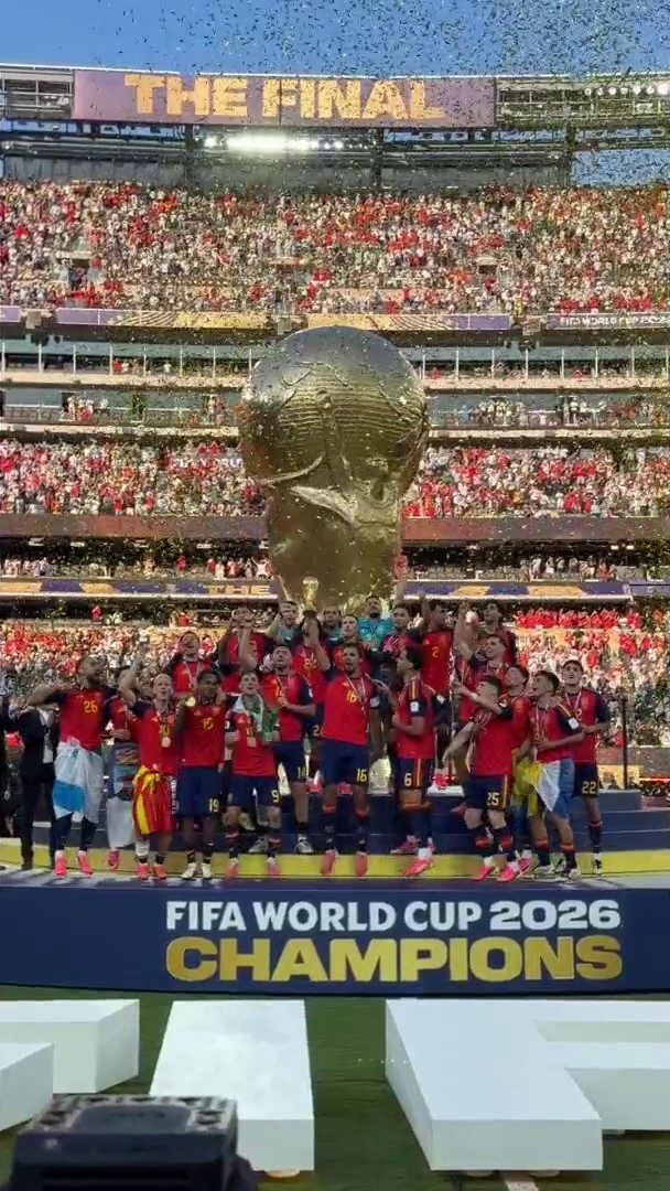 🏆🇪🇸 منتخب إسبانيا يرفع الكأس الغالية ويتوّج بطلاً للعالم! #كأس_العالم2026