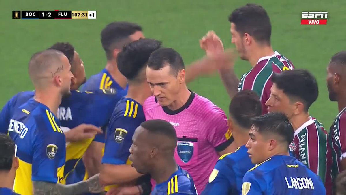 Para los que no vieron la roja de Enzo, en contexto fue algo así: