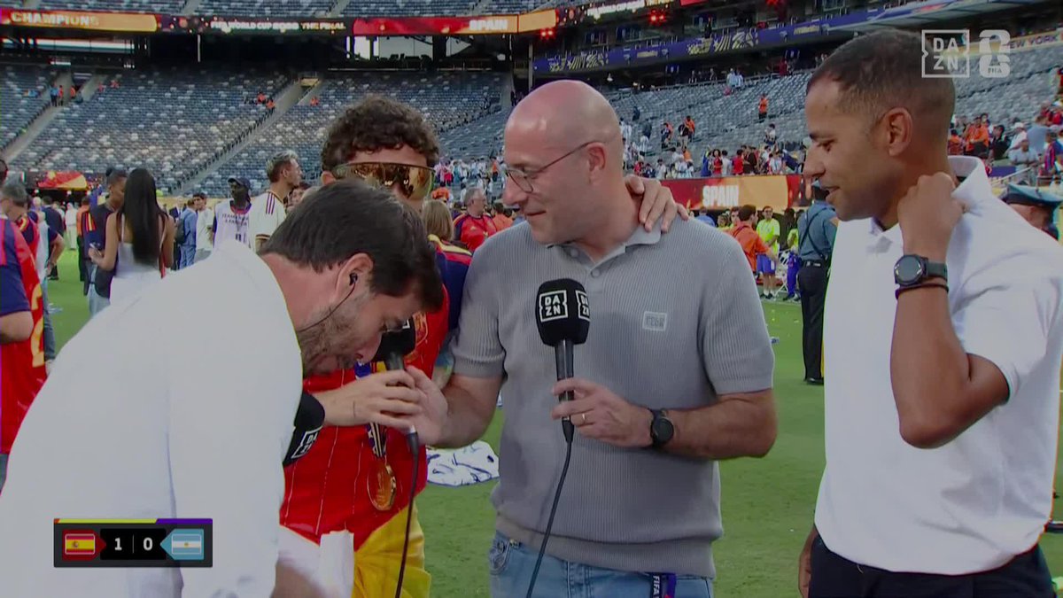 YÉREMY PINO: "GRACIAS A ESTE GRUPO Y A ESTA FAMILIA, HOY SOY CAMPEÓN DEL MUNDO" #DAZNMundial