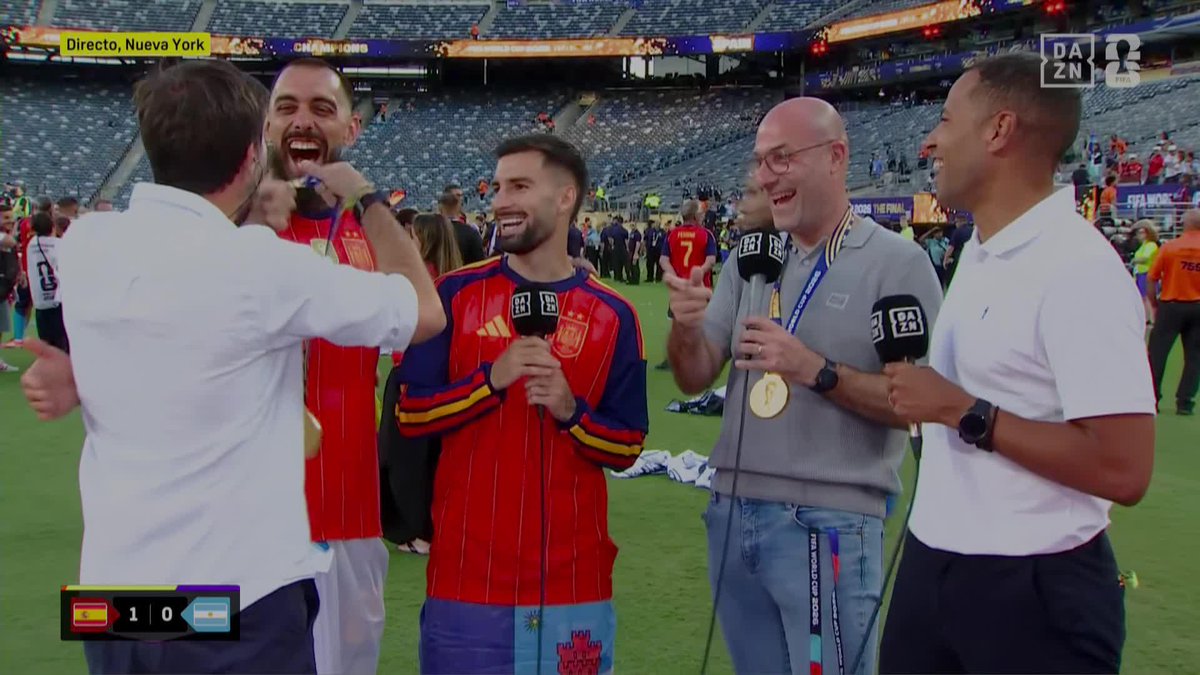 ¡PABLO PINTO LE HA ROBADO LA MEDALLA AL PANDA! 😂😂😂 ESTE TÍO