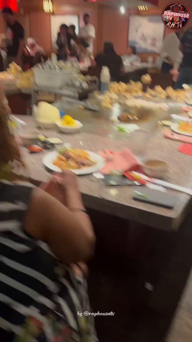 Ceiling Falls down On Customer at a Hibachi Restaurant 💔🤕🍽️