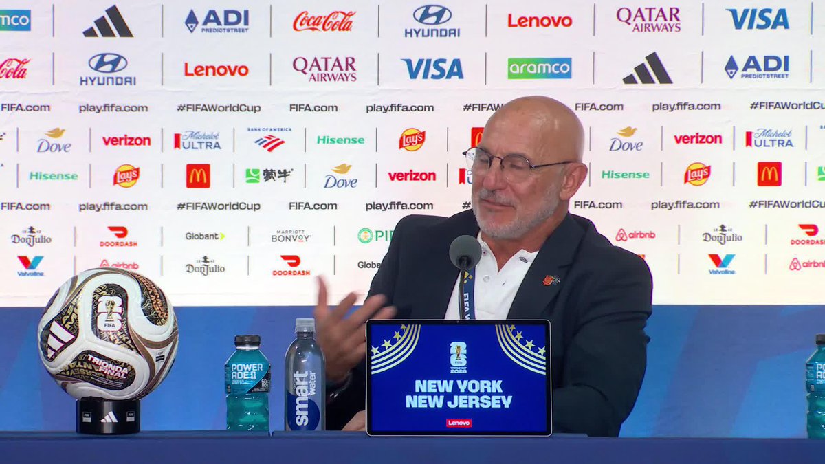 🗣️ De la Fuente pide a los jugadores que cumplan su palabra sobre el TATUAJE "Se han equivocado y estoy orgulloso de que cumplan su palabra, que se lo pongan en un sitio donde no se les vea mucho" #DAZNMundial