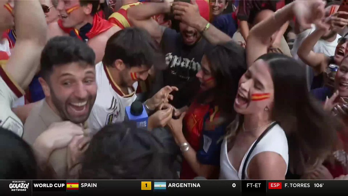 His team wins the World Cup 🏆 Gets engaged 💍 This Spanish fan is having the best day of his life 🎉