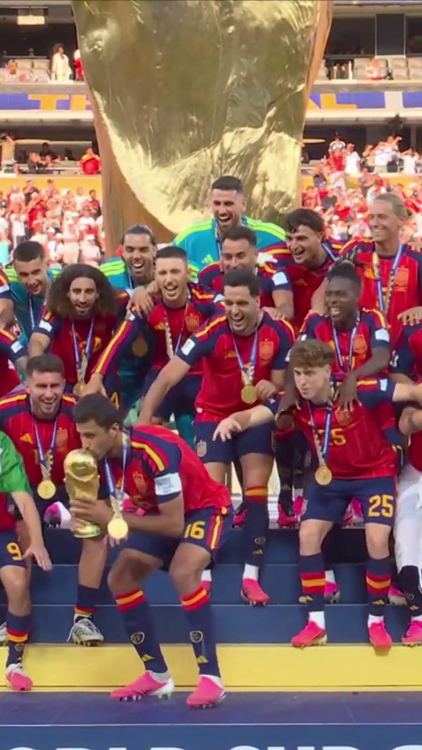 قائد منتخب إسبانيا رودري يرفع الكأس الغالية - بصوت حسن العيدروس #كأس_العالم2026