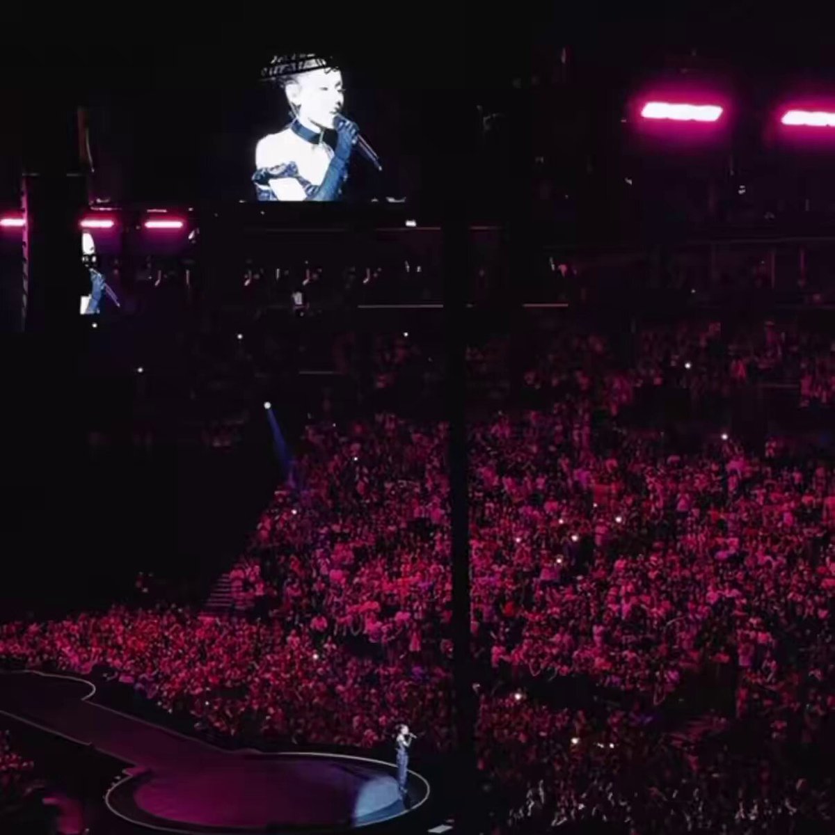 Ariana Grande singing "Be Alright" tonight at the #ESTBrooklyn