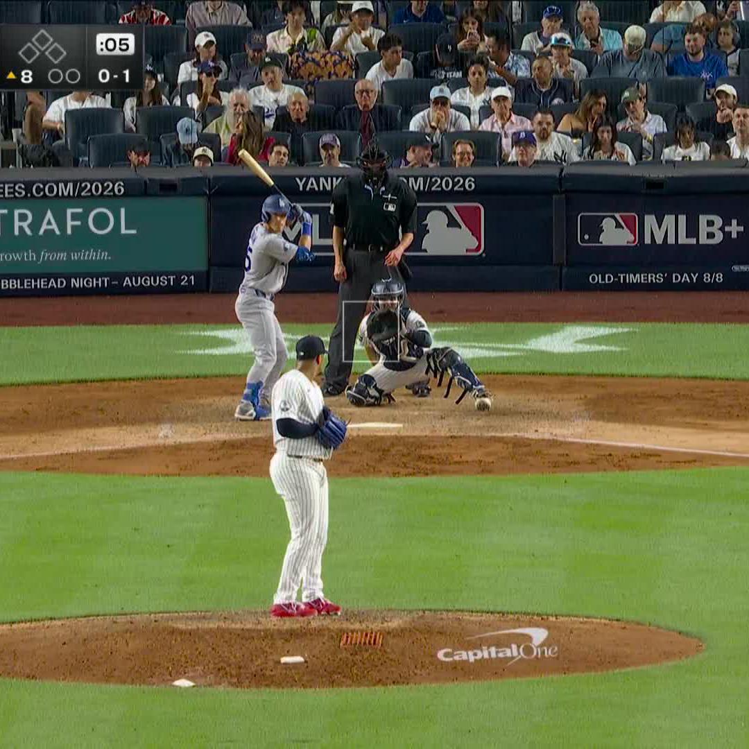 Tommy Edman ties it up for the Dodgers in the CLUTCH. 🔥