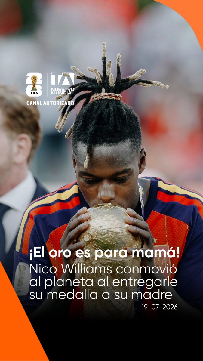 ❤️🏆 El gesto más emotivo del Mundial. Tras coronarse campeón del mundo, Nico Williams le entregó su medalla de oro a su madre, María Arthuer, en homenaje al sacrificio que hizo al cruzar el desierto del Sáhara para darle un mejor futuro a su familia. 🌍 ❤️🏆 El gesto más emotivo del Mundial.