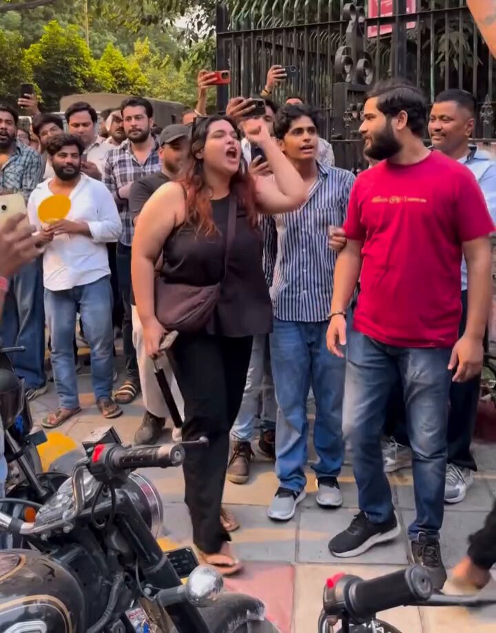 THIS IS PEAK-LEVEL PROTEST AT JANTAR MANTAR : 🔥 Its Cockroaches VS Andh Bhakts 😆