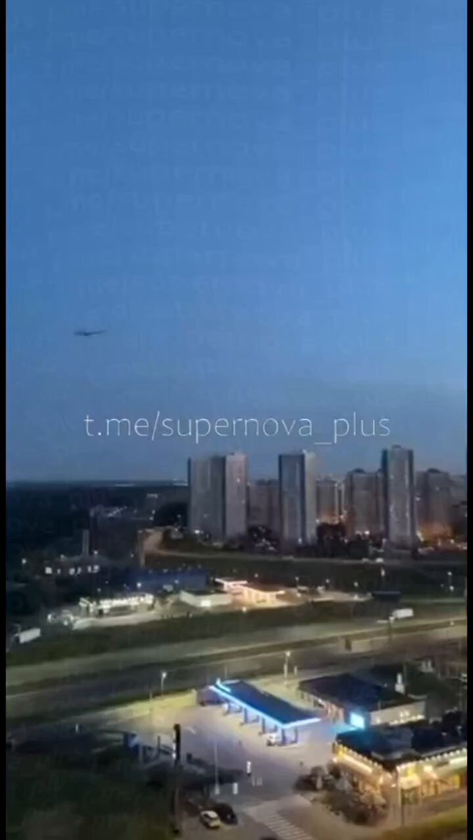 Russian air defenses working their magic as dawn breaks in Moscow this morning, with electronic warfare directing Ukrainian drones into highrise buildings.