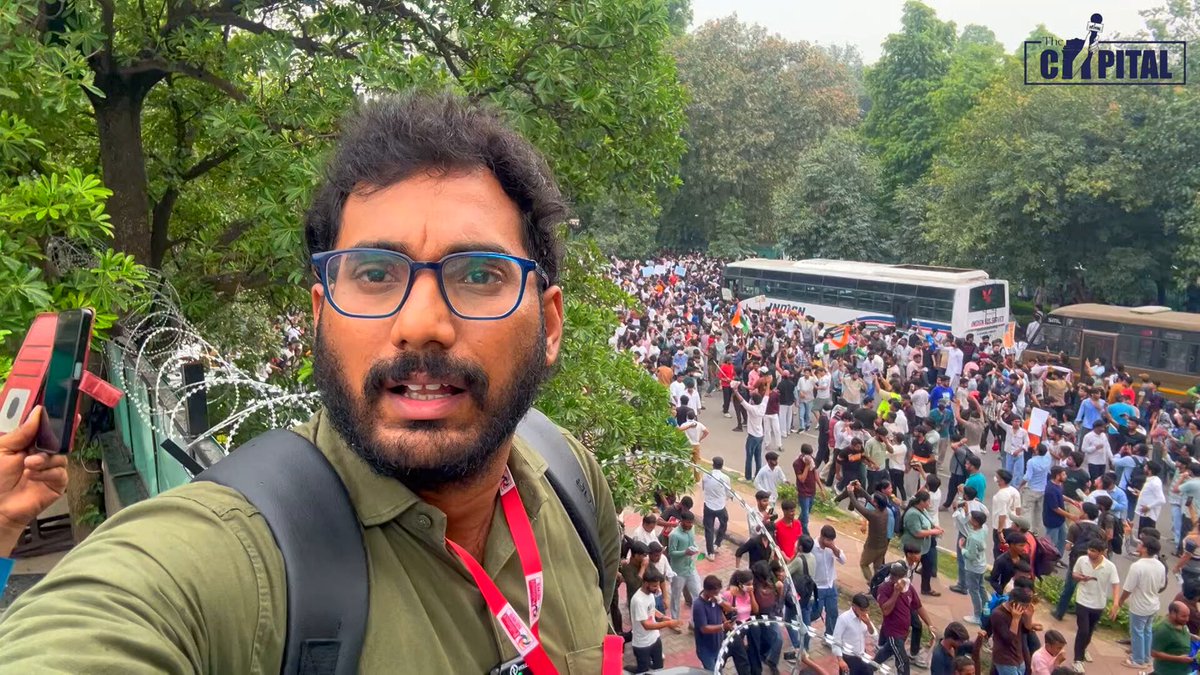 கண்ணீர்புகை குண்டு வீச்சுக்கு மத்தியிலும் களத்தில் நின்ற செய்தியாளர்! Delhi Protest Live... #reporter #journalism #groundzero