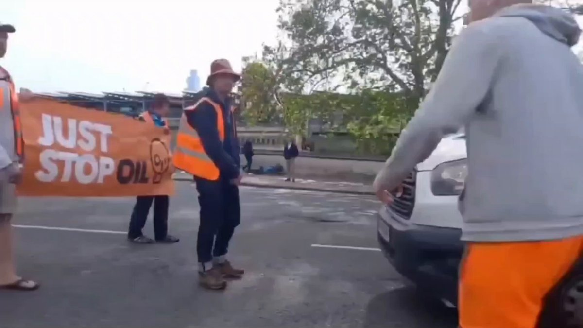 British police don't arrest those who block the road, but rather those who clear it. In Britain, everything works the other way around.