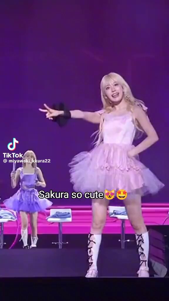 ตำนานแกรดแล้วก็หนีไม่พ้น จนกุมามีชีวิตที่ประเทศใหม่ ซากุระก็ยังคงต้อง Yume de kiss me ตลอดไป แรกๆเจ้าของเพลงต่อต้าน หล้งๆเข้าร่วมละ มา 555555555555555555555555555555