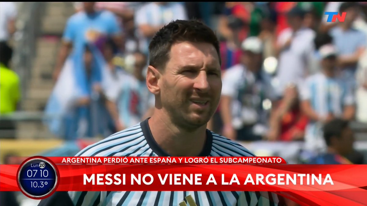 AHORA I Lionel Messi no viene a la Argentina. Después de derrota en la final del Mundo, algunos jugadores de la Selección llegarán al país para ser recibidos por la gente. El avión, proveniente de los EE.UU., aterrizará cerca de las 17 horas en Ezeiza.