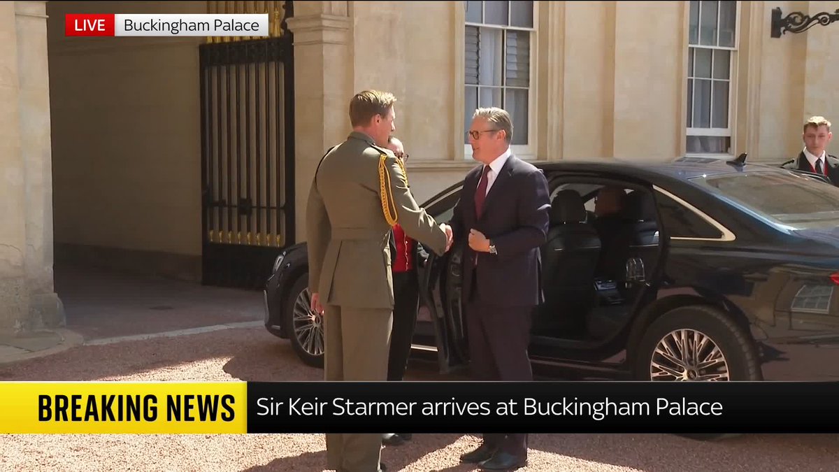 BREAKING: Sir Keir Starmer arrives at Buckingham Palace, where he will offer his resignation to King Charles. Live updates ➡️ 📺 Sky 501, Virgin 602, Freeview 233 and YouTube