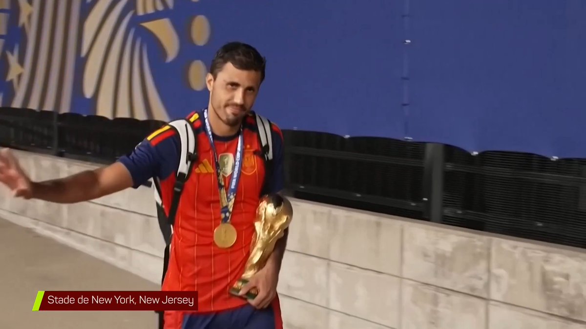 🥳🇪🇸 Grosse ambiance dans le bus des Champions du Monde au départ du stade de New York ! #beINFWC2026 #FIFAWorldCup