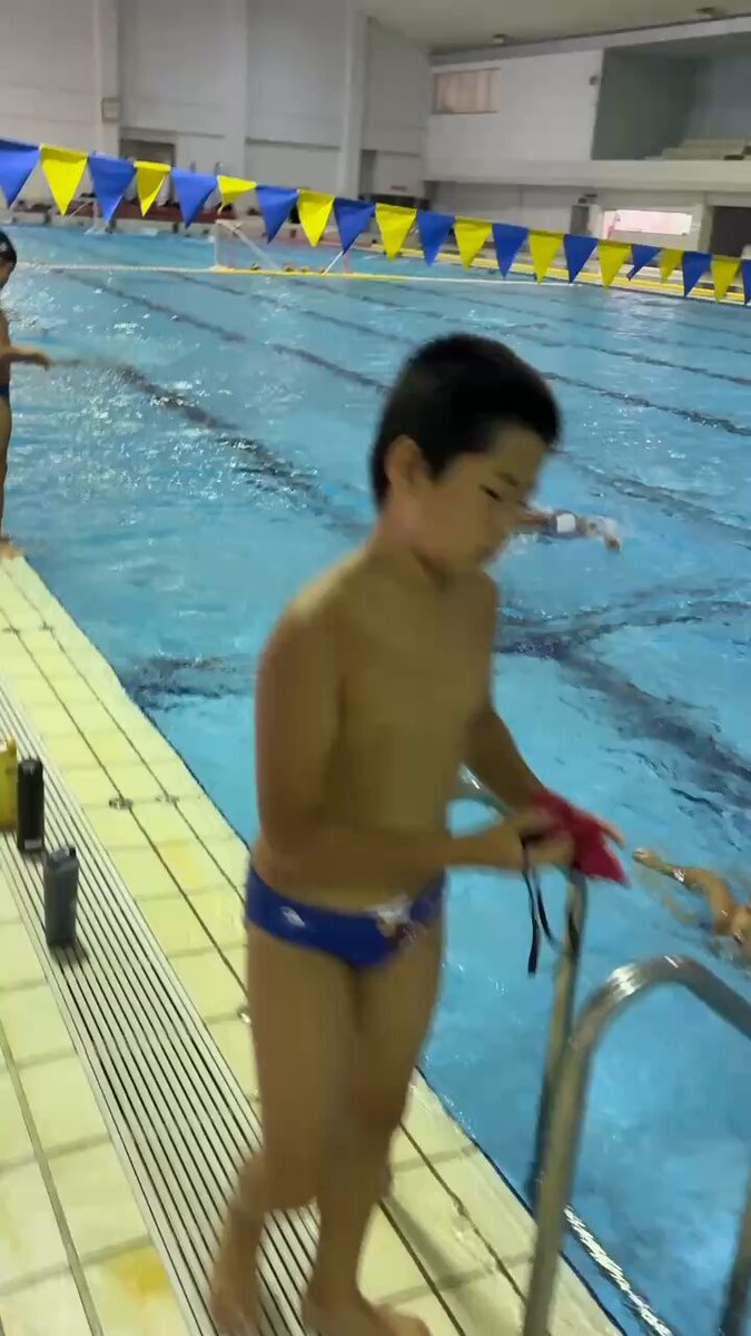 全国制覇を目指すＫＺ小学生チーム、3連休最終日も元気に練習‼️暑いのでお昼休みは木陰で遊んでます。 ▪️ブルボンKZ小学生チームでは、選手の随時募集をしています。 詳細は、📞 0257-41-6440へ🤽‍♀️🤽‍♂️