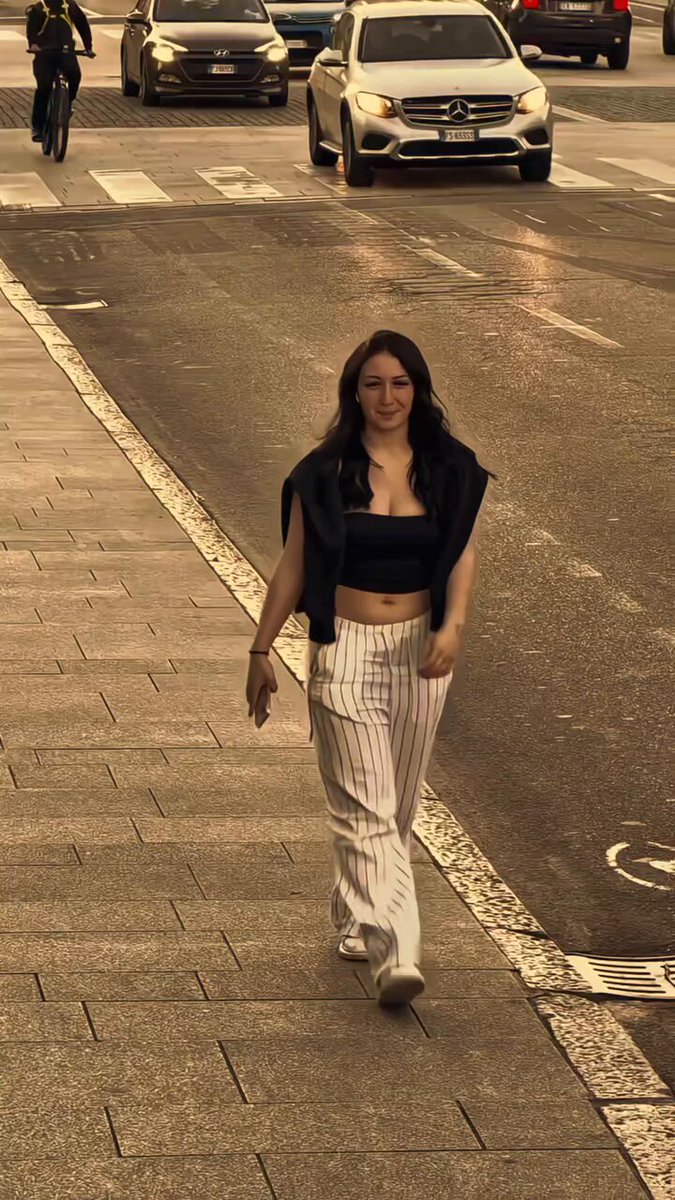 "Not wearing a crown, but still running the whole street 👑"