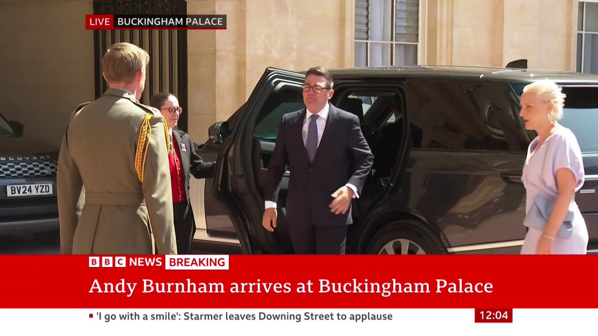 Andy Burnham arrives at Buckingham Palace where King Charles will instruct him to form a government - making him the new UK prime minister Follow live: