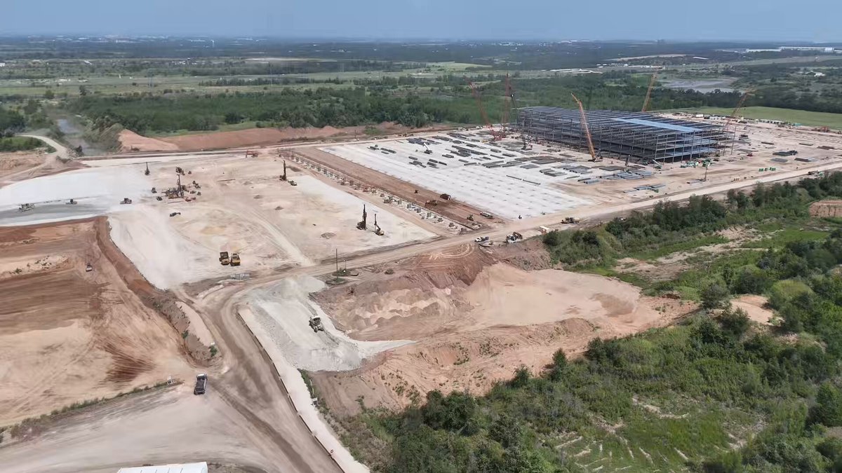 The Optimus factory at Giga Texas is growing faster, now 10 column grids wide (~400 to 450 feet in length, N-S or ~130 to 140 m) and growing to the N and S every day. On the S end, land reclamation work continues too, with more fill dirt, Geotextile membranes & the silt fences have been relocated further S along with more tree and vegetation removal. The full extent of the site and ultimate length of the building continues to evolve!
