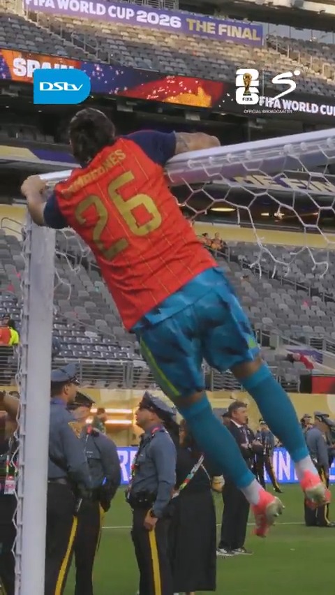 During the Spanish celebrations, everyone wanted a piece of the net Ferran Torres scored in, but no one was more determined than David Raya 🤣 #DStvFIFAWorldCup2026 | #EverythingCanWait