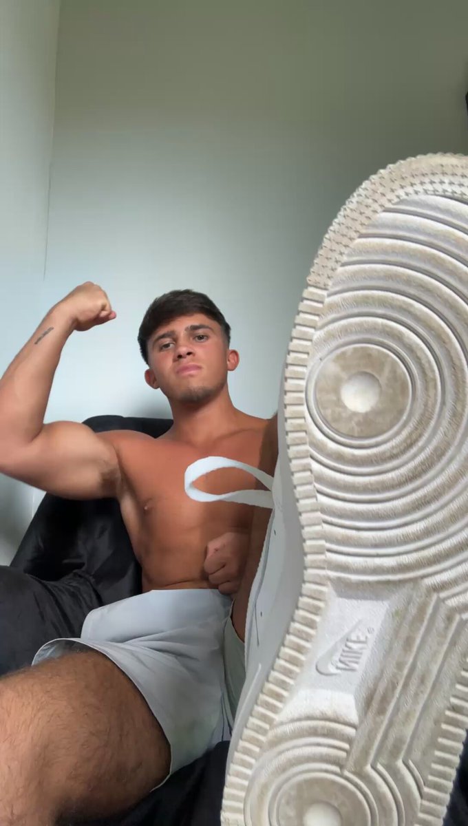 A new week, yet nothing changes. You’re still staring. Obsessions a good look. Only if you do something about it. You all know where my dms are. #cashmaster