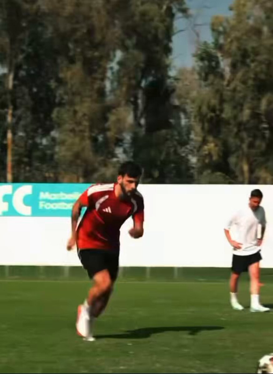 Kvara en individuel avant le début de la pré saison, ballon de la Ligue des Champions dans les pieds. Le thème est clair, les opps vont devoir s’accrocher.