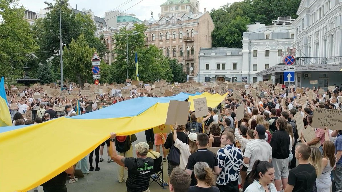 🇺🇦 Kyiv protesters rally behind sacked defence minister for fourth day Protesters gather in Kyiv for a fourth consecutive day to oppose President Volodymyr Zelensky's dismissal of tech-savvy Defence Minister Mykhailo Fedorov.