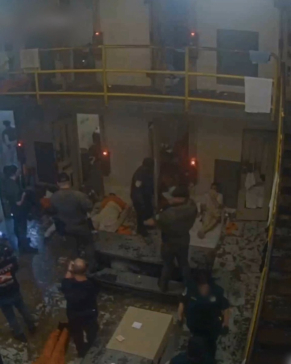 The Special Response Team is brought in after a threat against an inmate raises concerns. See the full story on #120HoursBehindBars tonight at 9P on Discovery.