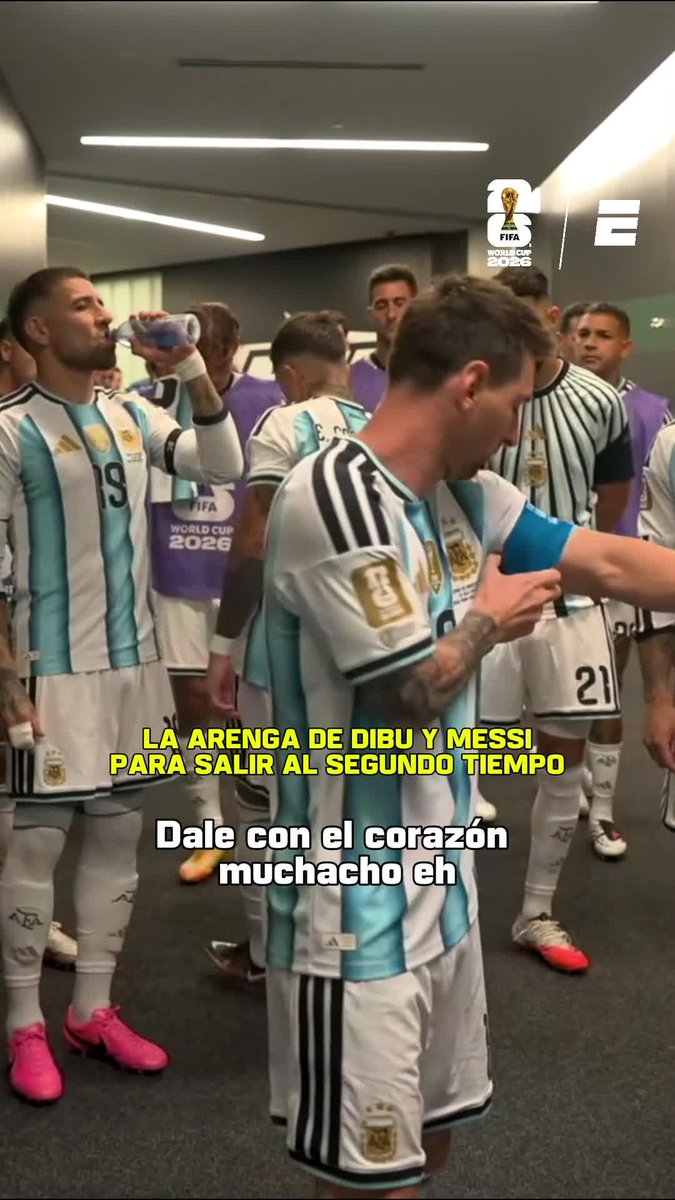 "CON EL CORAZÓN DE JUGARLO, YENDO HACIA ADELANTE. ¡ESTAMOS MÁS VIVOS QUE NUNCA!". La arenga de Emiliano Martínez y Leo Messi antes de salir a disputar el segundo tiempo. ⚽ #ESPNMundial 📺 Mirá los mejores partidos de la #FIFAWorldCup por ESPN, en el Plan Premium de #DisneyPlus