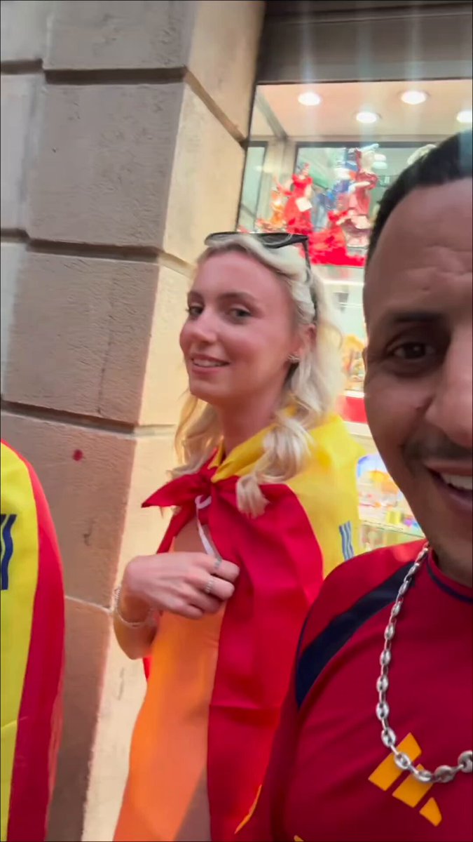 Algérien à Barcelone : « Vous aimez l’Afrique ? L’Algérie ? » Les filles : 😳😭 Frère on est au match de l’Espagne, pas à la CAN 😂🇩🇿