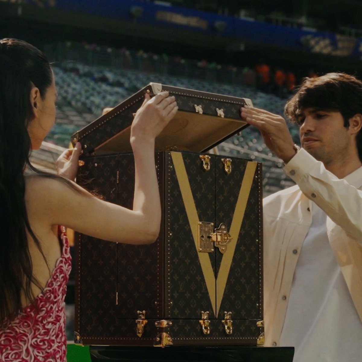A New York prelude. Ahead of the FIFA World Cup 2026™ Final Match, House Ambassadors Hoyeon and Carlos Alcaraz welcomed the Official Trophy Trunk arrived to the city before it continued to New York New Jersey Stadium. #Hoyeon #CarlosAlcaraz #LouisVuitton #FIFAWorldCup