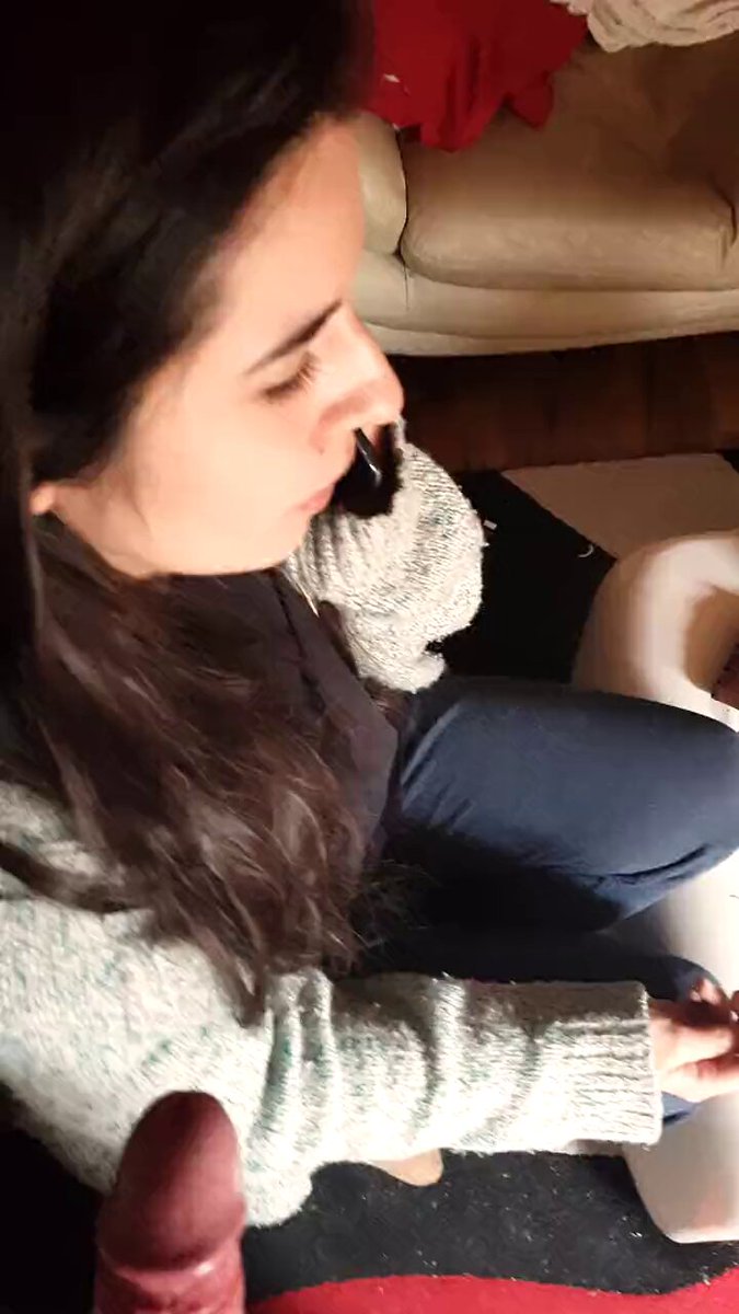 Kocası ile telefonda konuşurken oğlunun arkadaşıyla
