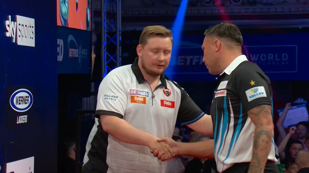 PRICE COMPLETES THE COMEBACK! 🏴󠁧󠁢󠁷󠁬󠁳󠁿 Gerwyn Price survives a huge scare at the Winter Gardens! The Welshman recovers from 4-0 and 6-2 down to extend Martin Schindler's winless run in Blackpool! 📺 #MatchplayDarts