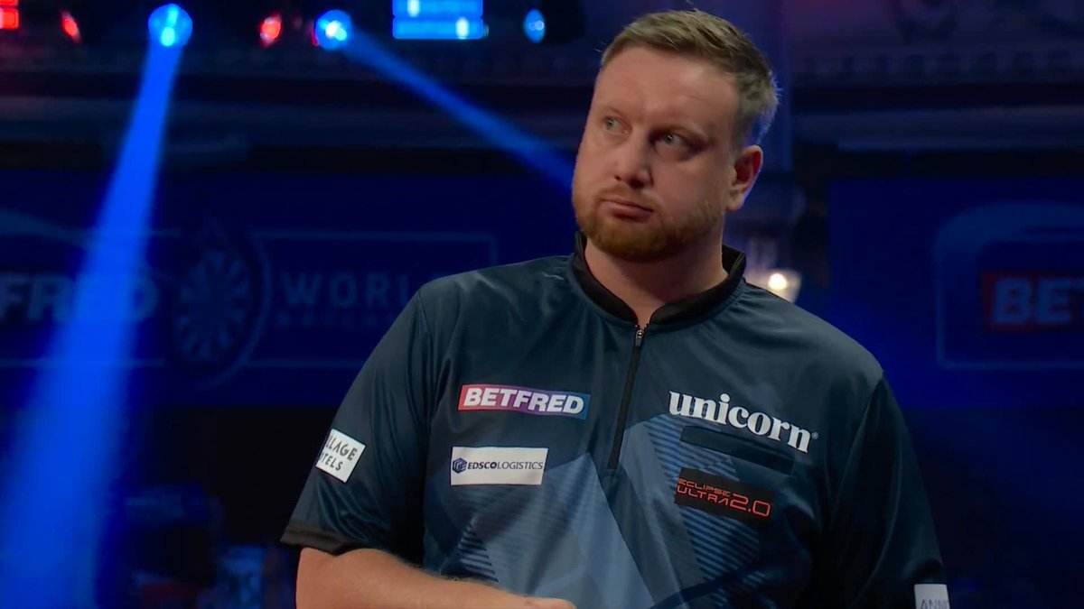MENZIES ON THE MARCH! Luke Humphries is under real pressure here in Blackpool! Menzies produces a blistering four-leg burst to race into a 7-3 lead against the world number two! 📺 #MatchplayDarts