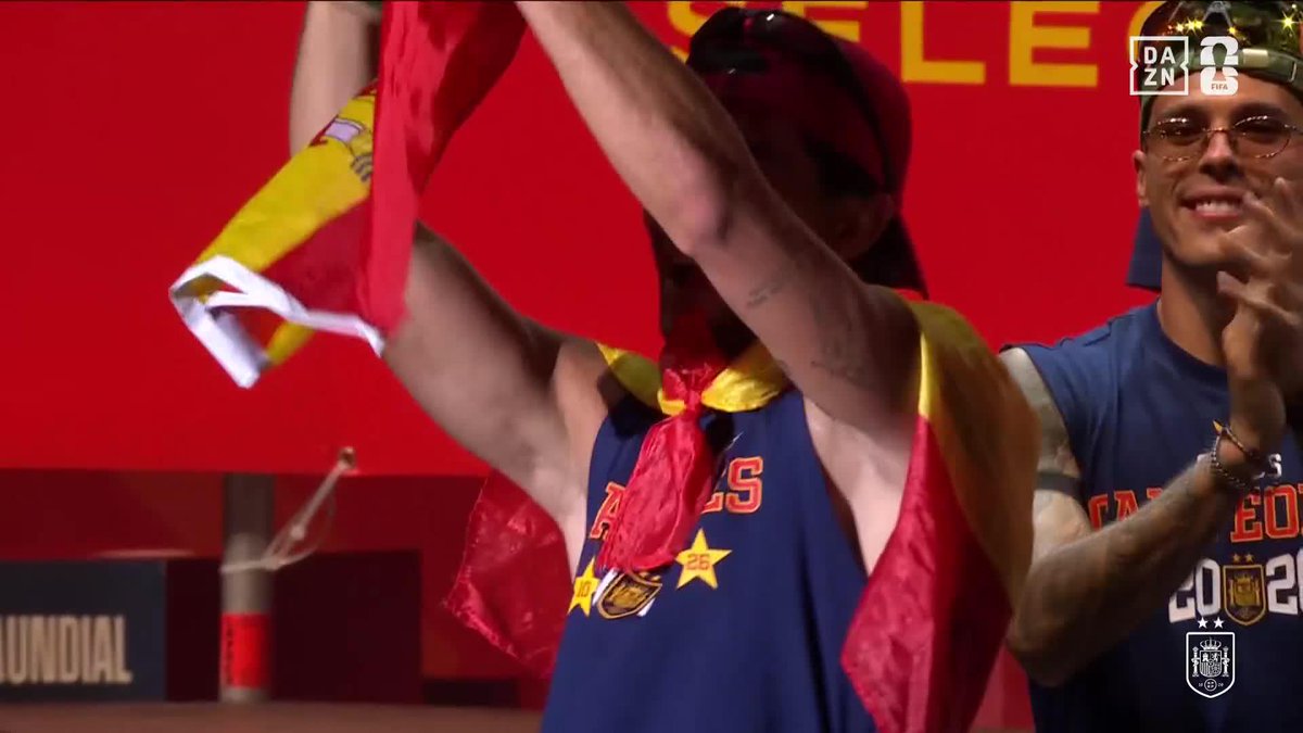 🥰 OH FERRAN, OH FERRAN 🥰 VIVA VALENCIA, VIVA LA MADRE QUE TE PARIÓ ¡TE QUEREMOS TIBURÓN! Ferran Torres 🦈 #DAZNMundial #FIFAWorldCup