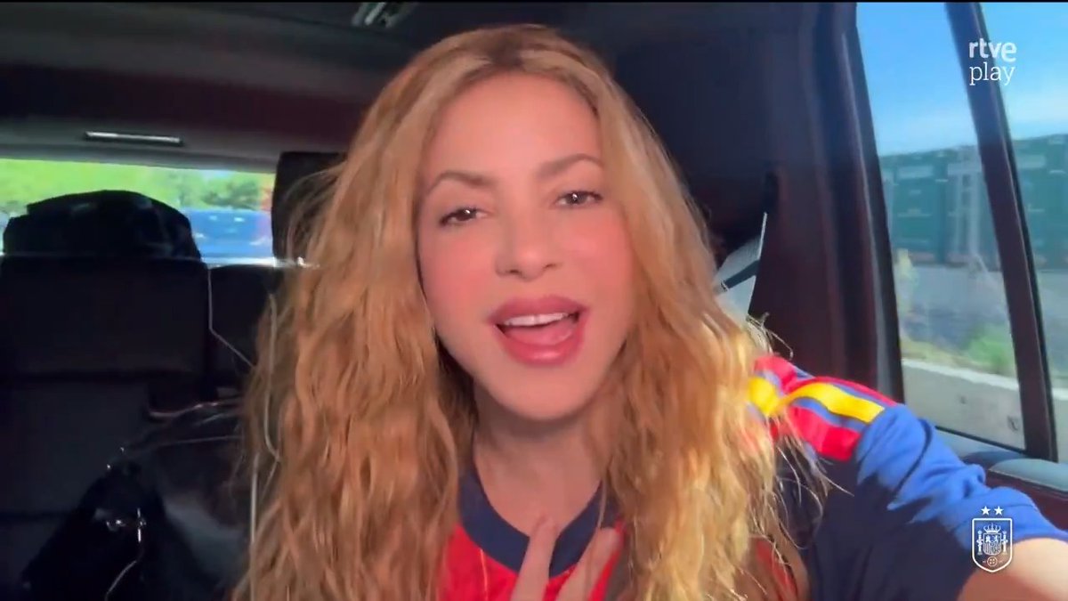 ✨Shakira manda un mensaje a la Selección Española Masculina de Fútbol: "Ya me dicen que soy el talismán de España, pero la verdad es que España me da suerte a mí, y eso muestra que tenemos un vínculo inquebrantable" #MundialRTVE #EspañaSuperestrella #LaSegundaEsNuestra #LaCasaDeLaMúsicaRTVE ⭕