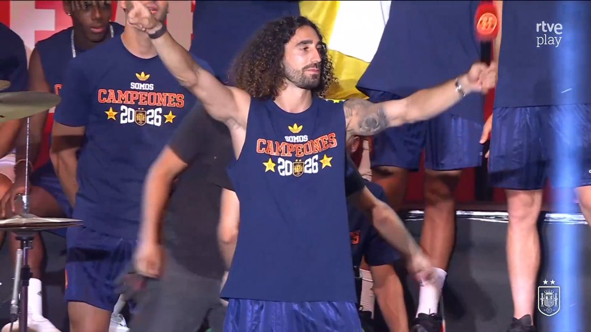 🥘"Cucu-Cucurella, se come una paella..." El público a los pies de Cucurella. #MundialRTVE #EspañaSuperestrella #LaSegundaEsNuestra