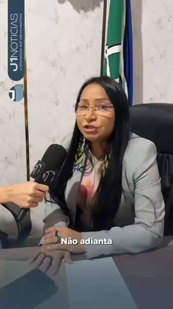 ▶️ A indígena Silvia Waiãpi denuncia racismo estrutural após ser tirada da nominata do PL no Amapá A deputada federal afirmou ter sido retirada da lista de candidatos do PL no Amapá mesmo após já ter escolhido seu número de urna. Segundo ela, a justificativa apresentada foi um parecer jurídico que, na convenção, não trazia assinatura de Valdemar da Costa Neto nem logotipo oficial do PL. Waiãpi classificou o episódio como racismo estrutural, relembrou perseguições anteriores dentro da sigla, como a negação de horário eleitoral gratuito em 2022, e afirmou que essa tentativa de silenciar uma mulher indígena não vai prosperar.