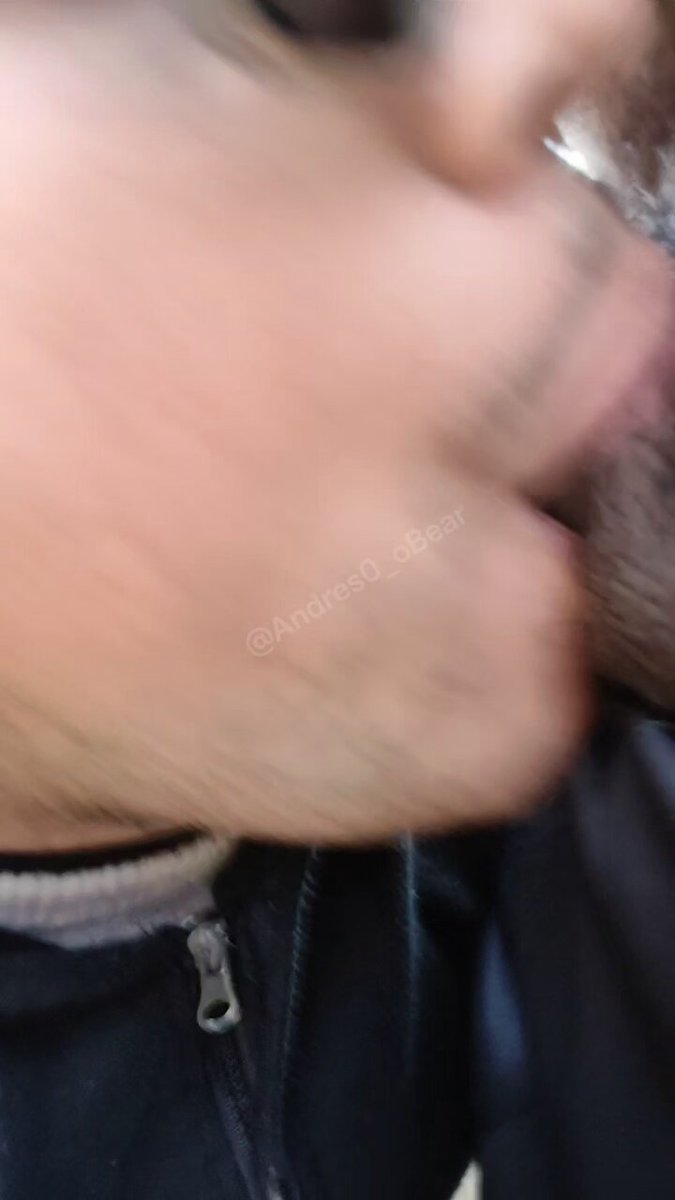 Otro seguidor que me pido que lo deslechara en el parque 😈😈 Nos pilló otro wn que también quería su mamada, así que termine con los dos picos en la boca 🥵💦 #crusing #crusingenparque #mamada #cum #gaysex #apelo