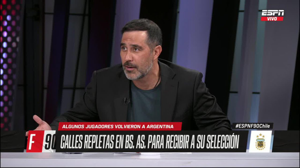 "NO QUERÍAMOS IR A LA MONEDA CUANDO QUEDAMOS FUERA CON BRASIL" Claudio Bravo compartió la situación que vivió junto a la Selección Chilena tras ser eliminados por el anfitrión en la Copa del Mundo 2014. ▶️ Mira #ESPNF90Chile en el Plan Premium de #DisneyPlus