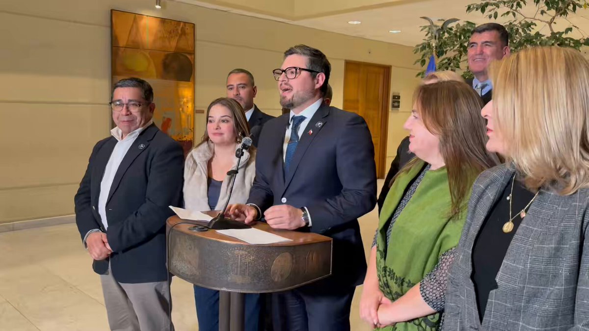 Acuerdos de la Bancada PDG para la votación de la Megarreforma de este martes: ✅ Impulsar normas para cambios al SENCE, Sala Cuna, Fondo de Emergencia y Compensación de Contribuciones para que se sigan discutiendo en una Comisión Mixta. Para ello determinaron: ❌ Rechazar el rechazo del Senado a la indicación que incorpora Sala Cuna Universal. ❌ Rechazar parcialmente el Fondo de Emergencia para incluir a la Región de Coquimbo. ❌Rechazar la norma sobre la exención del pago de contribuciones para sumar una compensación al Fondo Común Municipal y a los fondos propios de los municipios. 24 Horas